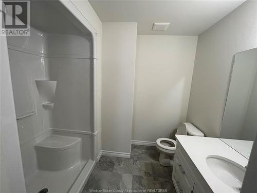 390 Hemlock Lane Unit# Upper, Lakeshore, ON - Indoor Photo Showing Bathroom