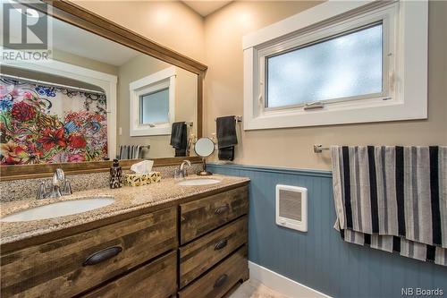 9 Crawford Street, Hampton, NB - Indoor Photo Showing Bathroom