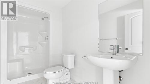 186 Mclellan Ave Avenue, Amherstburg, ON - Indoor Photo Showing Bathroom
