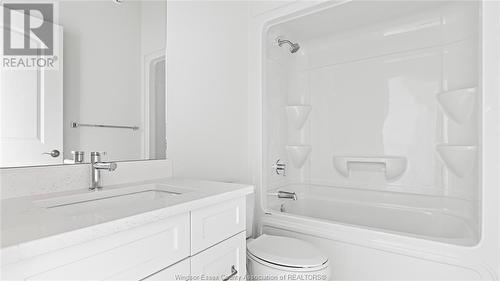 186 Mclellan Ave Avenue, Amherstburg, ON - Indoor Photo Showing Bathroom