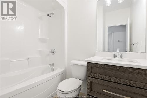 203 Livingstone Cres Unit# C, Amherstburg, ON - Indoor Photo Showing Bathroom