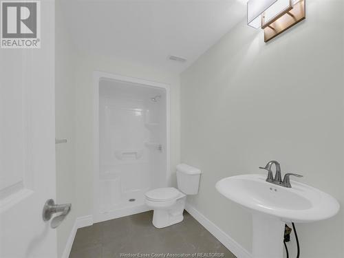 203 Livingstone Unit# C, Amherstburg, ON - Indoor Photo Showing Bathroom