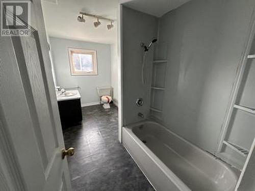 2627 Topsail Road, Conception Bay South, NL - Indoor Photo Showing Bathroom