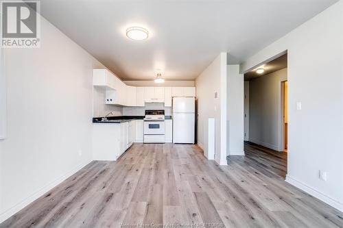 44 Robson Unit# 216, Leamington, ON - Indoor Photo Showing Kitchen