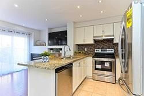 3265 Carabella Way, Mississauga, ON - Indoor Photo Showing Kitchen With Upgraded Kitchen