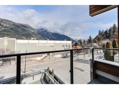 305 - 710 Vernon Street, Nelson, BC - Outdoor With Balcony With View