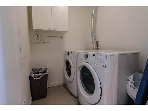 305 - 710 Vernon Street, Nelson, BC - Indoor Photo Showing Laundry Room