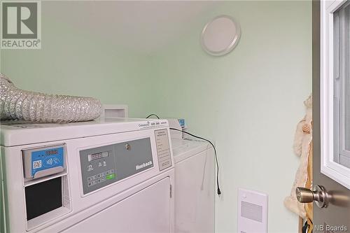 33 Queen Street, Minto, NB - Indoor Photo Showing Laundry Room