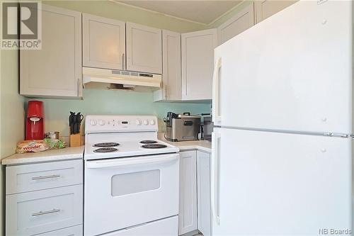 33 Queen Street, Minto, NB - Indoor Photo Showing Kitchen