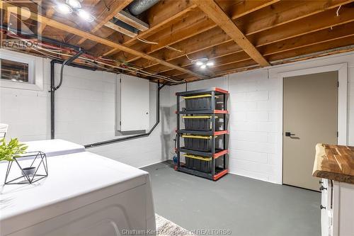 144 John Street, Chatham, ON - Indoor Photo Showing Laundry Room