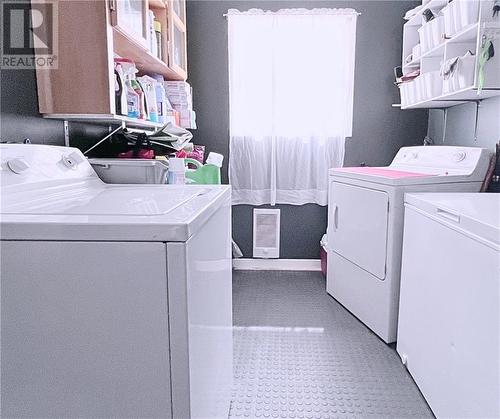 679 Armstrong Line, Maberly, ON - Indoor Photo Showing Laundry Room