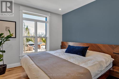 395 Walton Street, Peterborough, ON - Indoor Photo Showing Bedroom