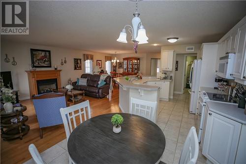 14 Loyalist Place, Brockville, ON - Indoor Photo Showing Dining Room With Fireplace