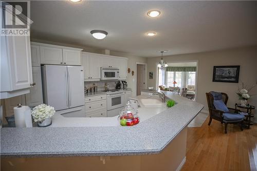 14 Loyalist Place, Brockville, ON - Indoor Photo Showing Kitchen