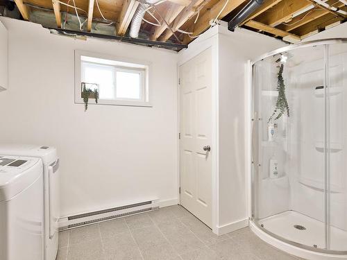 Salle de bains - 2839 Rue Des Jacinthes, Carignan, QC - Indoor Photo Showing Laundry Room