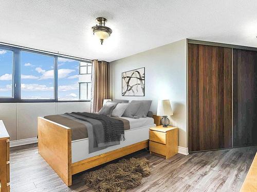 Mississauga, On - Indoor Photo Showing Bedroom