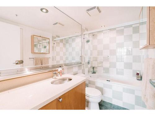 Vancouver, BC - Indoor Photo Showing Bathroom