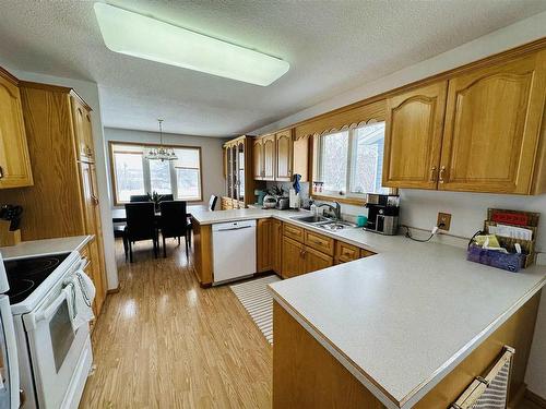 278 Taylor Street, Dryden, ON - Indoor Photo Showing Kitchen With Double Sink