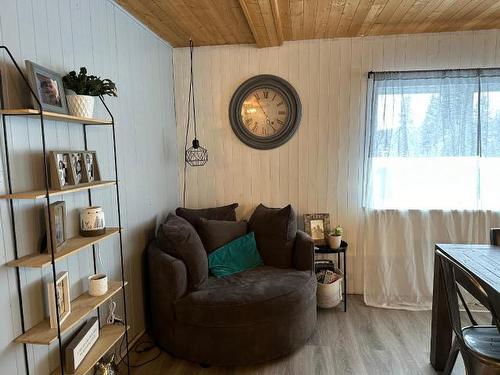 131 Lea Rig Cres, Logan Lake, BC - Indoor Photo Showing Living Room