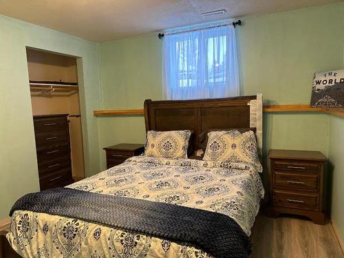 131 Lea Rig Cres, Logan Lake, BC - Indoor Photo Showing Bedroom