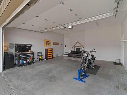 2-260 Rue Cheval Noir, Kamloops, BC - Indoor Photo Showing Garage
