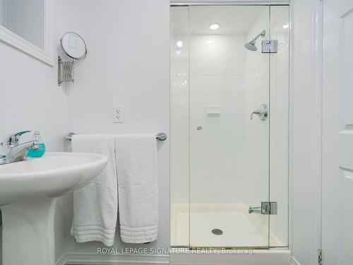 16 Palomino Cres, Toronto, ON - Indoor Photo Showing Bathroom