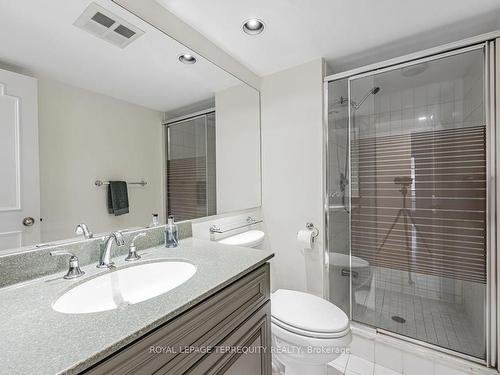701-900 Yonge St, Toronto, ON - Indoor Photo Showing Bathroom