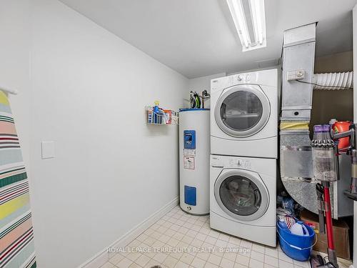 701-900 Yonge St, Toronto, ON - Indoor Photo Showing Laundry Room