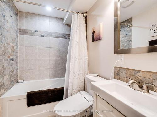 4 Curzon Cres, Guelph, ON - Indoor Photo Showing Bathroom