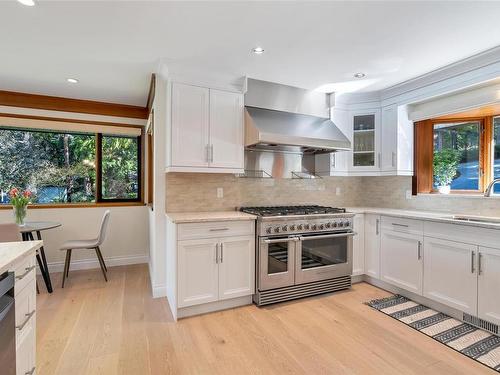 1032 Lands End Rd, North Saanich, BC - Indoor Photo Showing Kitchen With Upgraded Kitchen