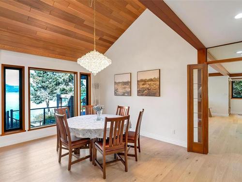 1032 Lands End Rd, North Saanich, BC - Indoor Photo Showing Dining Room