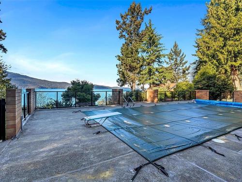 1032 Lands End Rd, North Saanich, BC - Outdoor With In Ground Pool