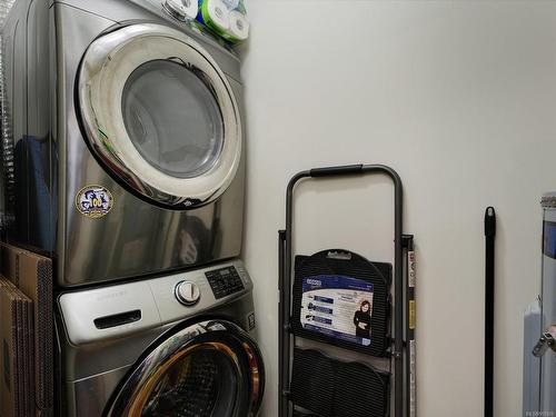 627-2745 Veterans Memorial Pkwy, Langford, BC - Indoor Photo Showing Laundry Room