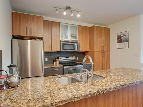 627-2745 Veterans Memorial Pkwy, Langford, BC - Indoor Photo Showing Kitchen With Double Sink With Upgraded Kitchen