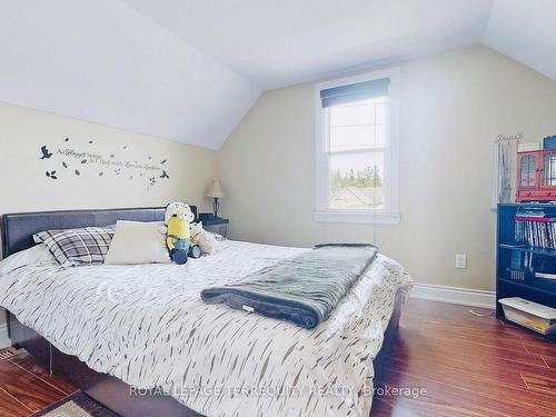 697 King St W, Oshawa, ON - Indoor Photo Showing Bedroom