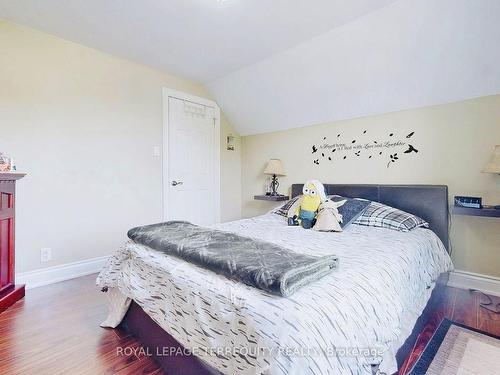 697 King St W, Oshawa, ON - Indoor Photo Showing Bedroom