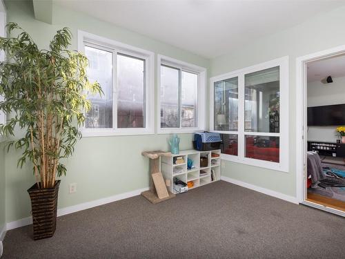 120-850 Saucier Avenue, Kelowna, BC - Indoor Photo Showing Other Room