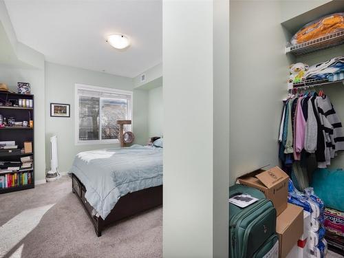 120-850 Saucier Avenue, Kelowna, BC - Indoor Photo Showing Bedroom