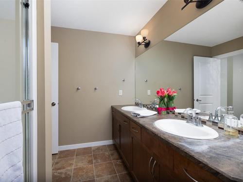 120-850 Saucier Avenue, Kelowna, BC - Indoor Photo Showing Bathroom
