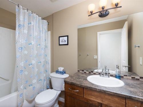 120-850 Saucier Avenue, Kelowna, BC - Indoor Photo Showing Bathroom
