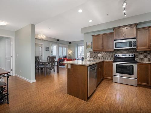120-850 Saucier Avenue, Kelowna, BC - Indoor Photo Showing Kitchen With Stainless Steel Kitchen