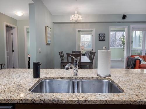 120-850 Saucier Avenue, Kelowna, BC - Indoor Photo Showing Kitchen With Double Sink