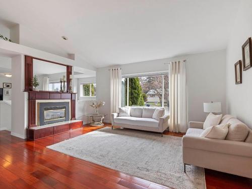 3050 Holland Road, Kelowna, BC - Indoor Photo Showing Living Room With Fireplace