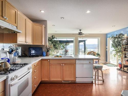 3645 Walnut Glen Drive, West Kelowna, BC - Indoor Photo Showing Kitchen