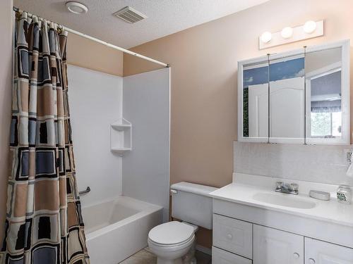 3645 Walnut Glen Drive, West Kelowna, BC - Indoor Photo Showing Bathroom