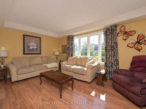 36 Anderson Rd, New Tecumseth, ON - Indoor Photo Showing Living Room