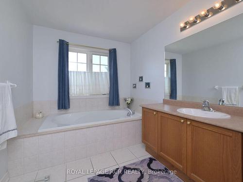 36 Anderson Rd, New Tecumseth, ON - Indoor Photo Showing Bathroom