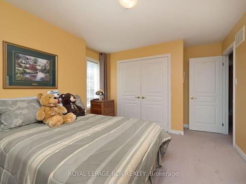 36 Anderson Rd, New Tecumseth, ON - Indoor Photo Showing Bedroom