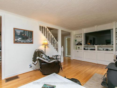 134819 Sideroad 15 Rd, Grey Highlands, ON - Indoor Photo Showing Living Room