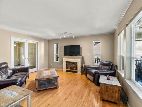 4942 Woodland Crt, Kamloops, BC - Indoor Photo Showing Living Room With Fireplace